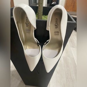 White- brand new-East 5th Avenue 4 inch Heels size 8  wide- NWT